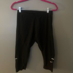 Like New! Nike Cropped Leggings